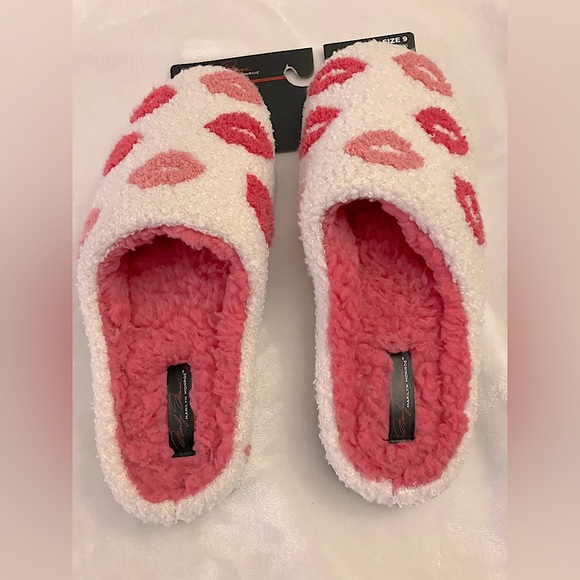 NWT Valentines Day Slippers - Picture 1 of 7